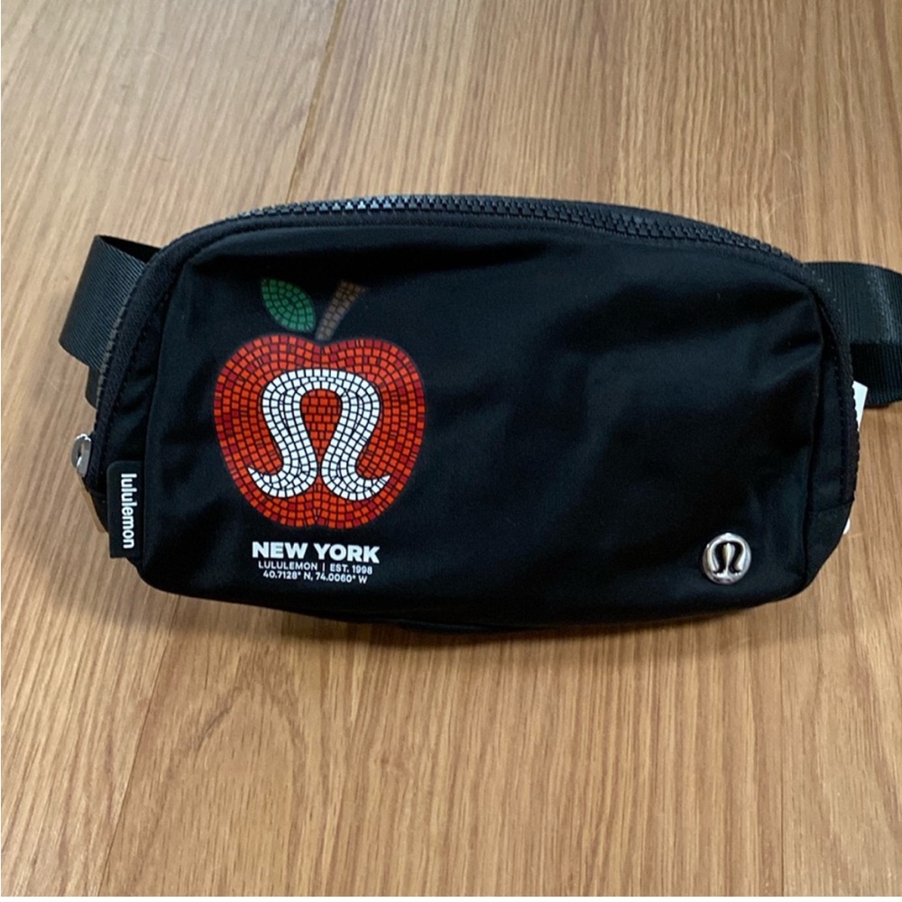 🍎 Lululemon New York Exclusive Everywhere Belt Bag - Picture 12 of 12
